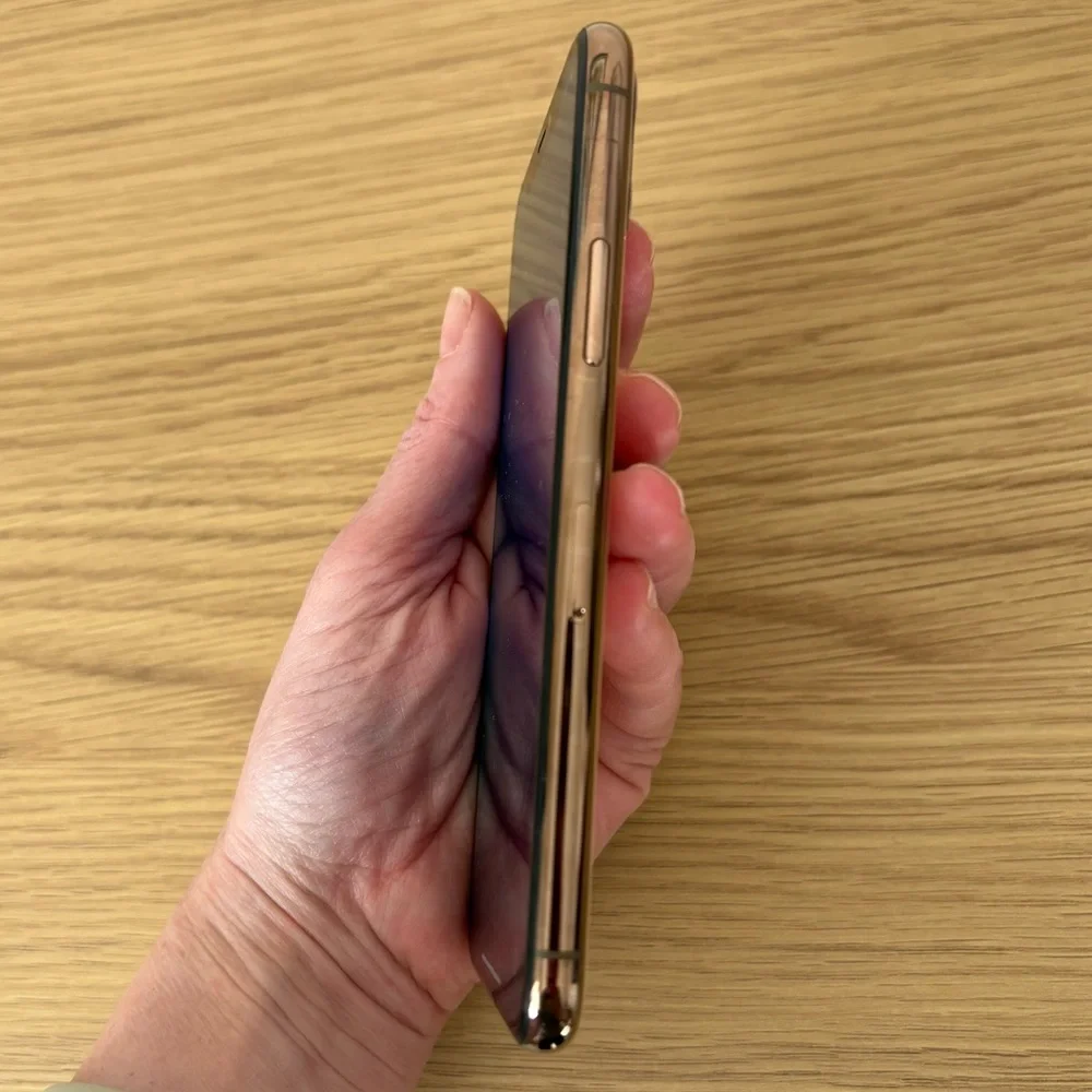 iPhone 11 Pro 256GB - Unlocked - GOLD - Picture 6 of 7